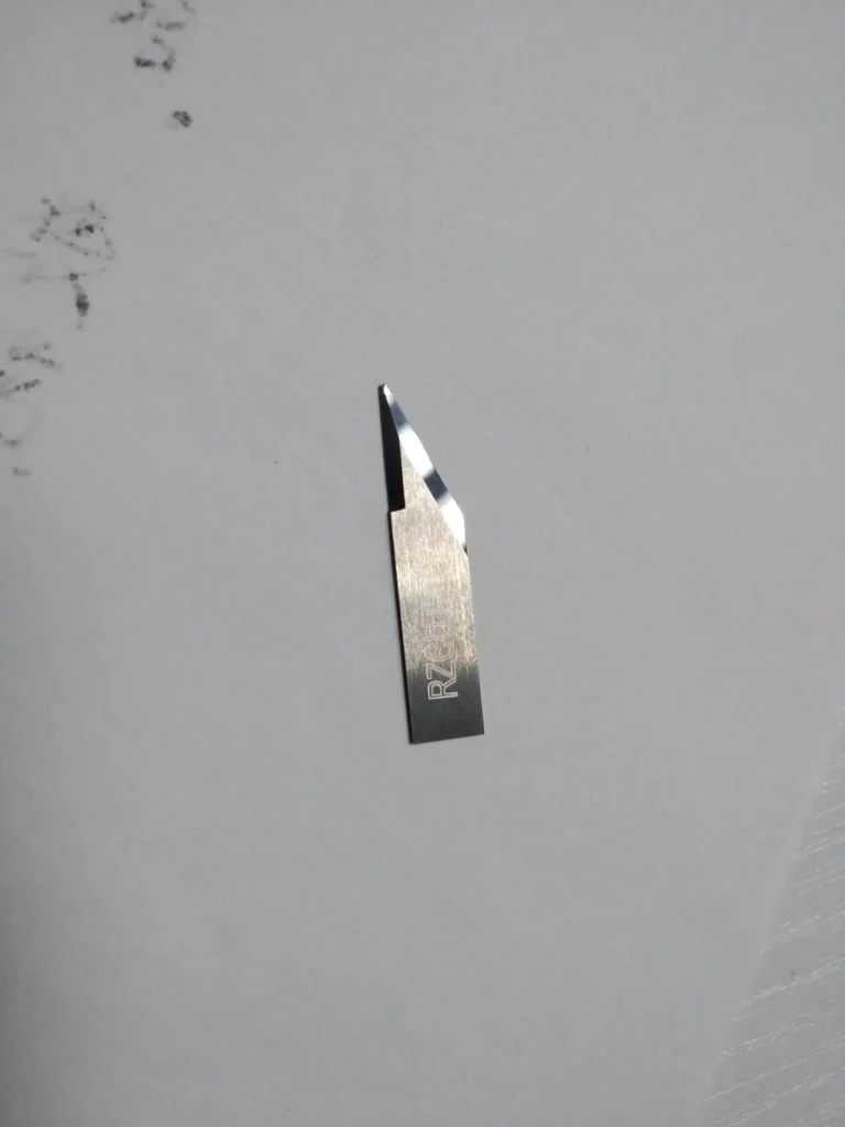 Close-up front view of ZINGCUT-19 tungsten steel cutting blade, showing polished sharp cutting edge
