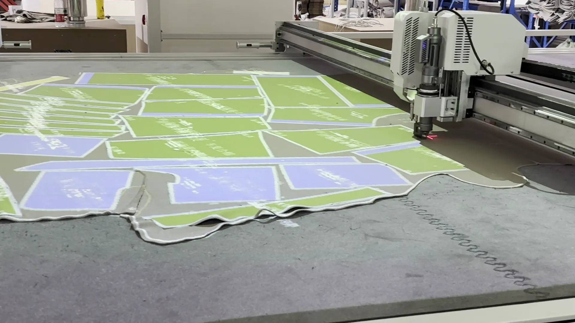ZINGCUT version software with camera marker recognition, automatic sheet alignment for printed graphic cutting