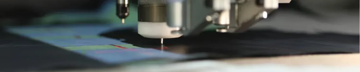  ZINGCUT CNC oscillating knife cutting machine head in operation, laser-guided precision cutting on soft materials like fabric, leather and composites 